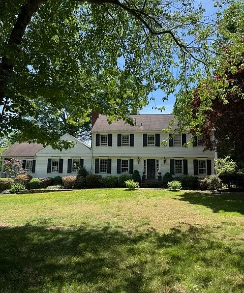 31 Harbor Rd — Photo 1
