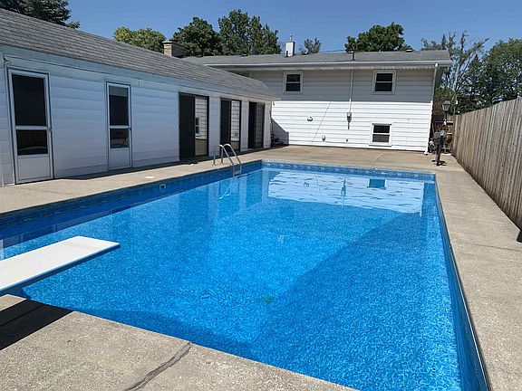 2nd image of 24582 Elmhurst Dr