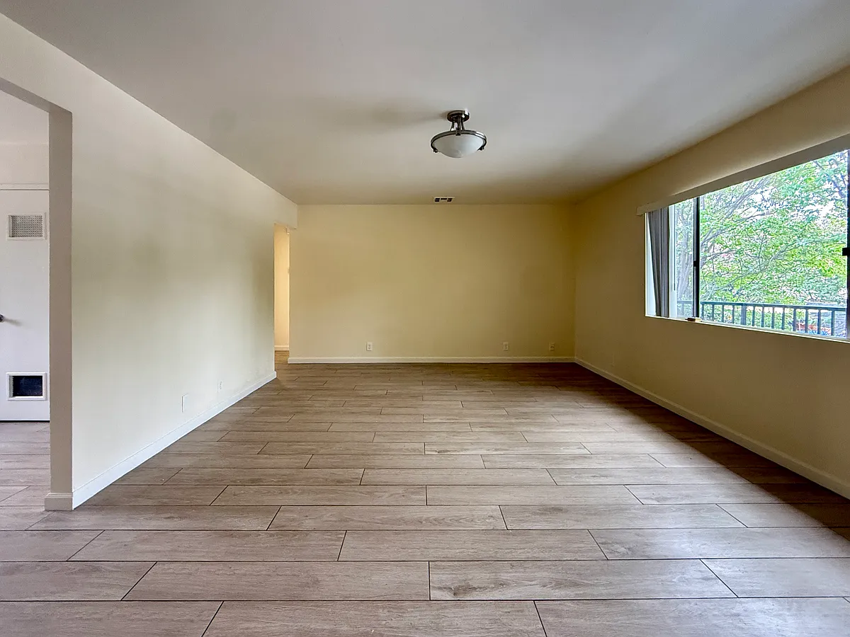 Building Photo - 908 S Gladys Ave #D