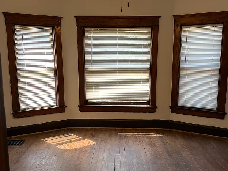 336 S 16th St — Photo 11
