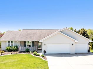 1886 Ledgeview Rd, De Pere, WI 54115