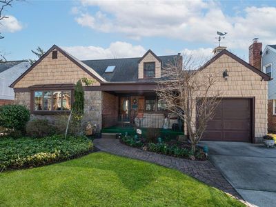 25 Peter Lane, New Hyde Park, NY, 11040