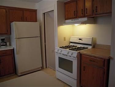 4th image of 130 Paul St