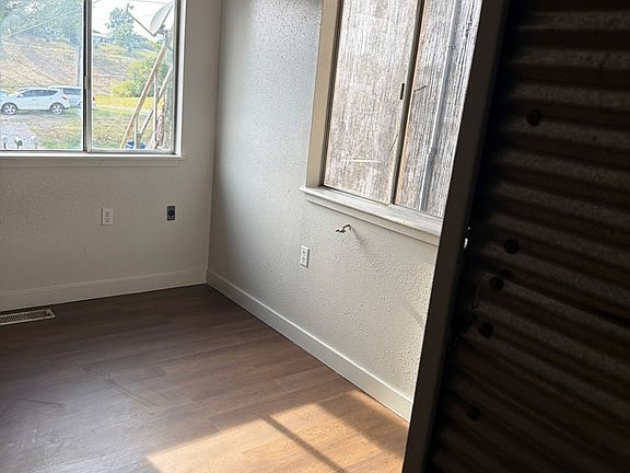 5th image of 122 N Main St APT B