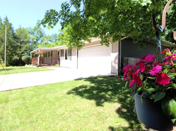 110 Fernwood Ct, East Peoria, IL 61611