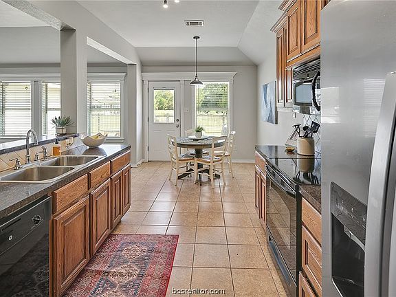4th image of 2816 Horseback Dr