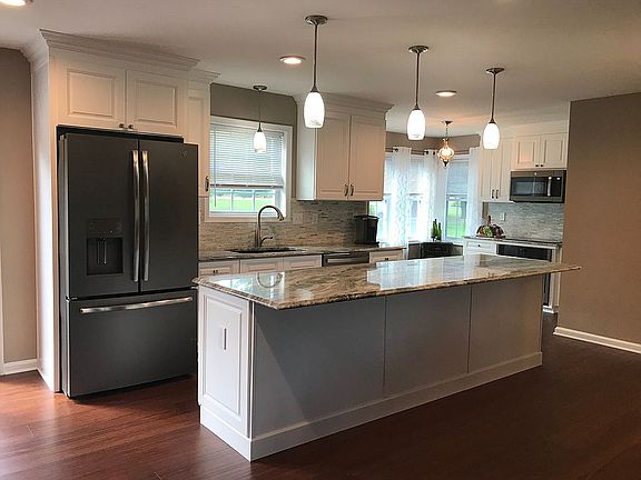 3rd image of 50 Potomac Terrace Dr