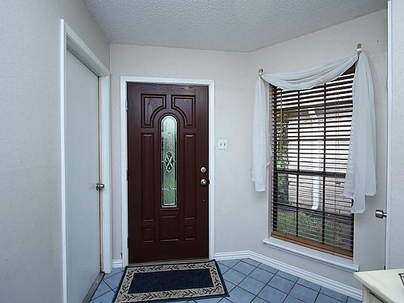 4th image of 3914 Flintrock Ct