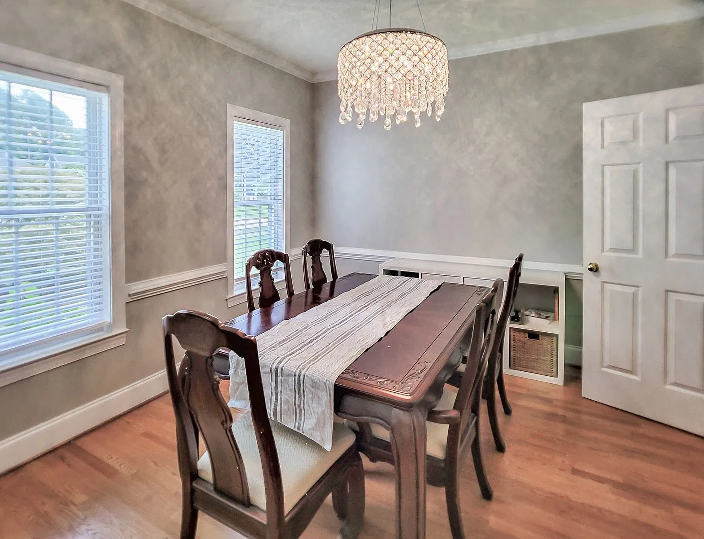 Beautiful 4BD/2.5BA home with 2 car garage and fenced back yard in quiet subdivision in North Ral... — Photo 2