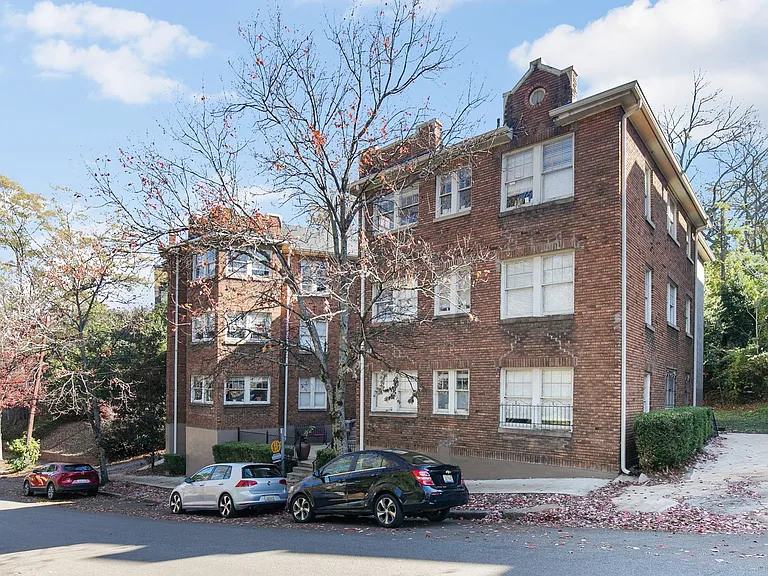 Elmhardt Apartments — Photo 26