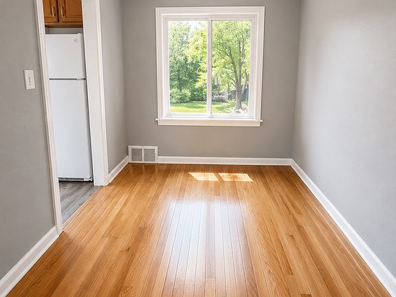 5th image of 20215 Schoenherr St #1
