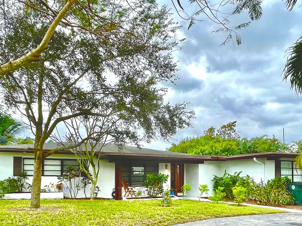 336 NE 28th Ter