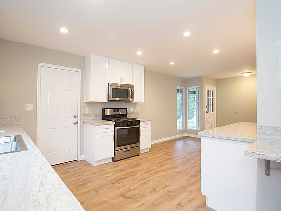 4th image of 8645 Highwood Dr
