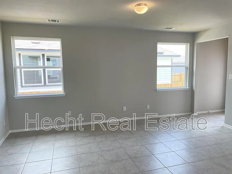 196 Fabion St — Photo 7