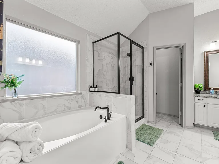 10313 Samantha Dr — Photo 15