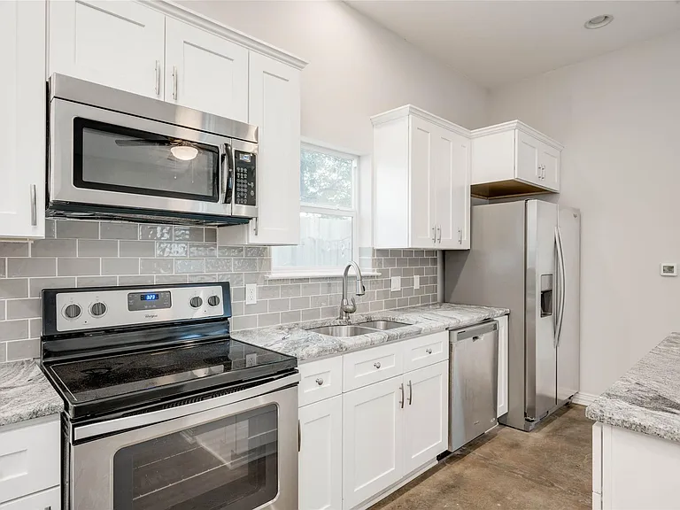 811 Gunter St #B — Photo 7