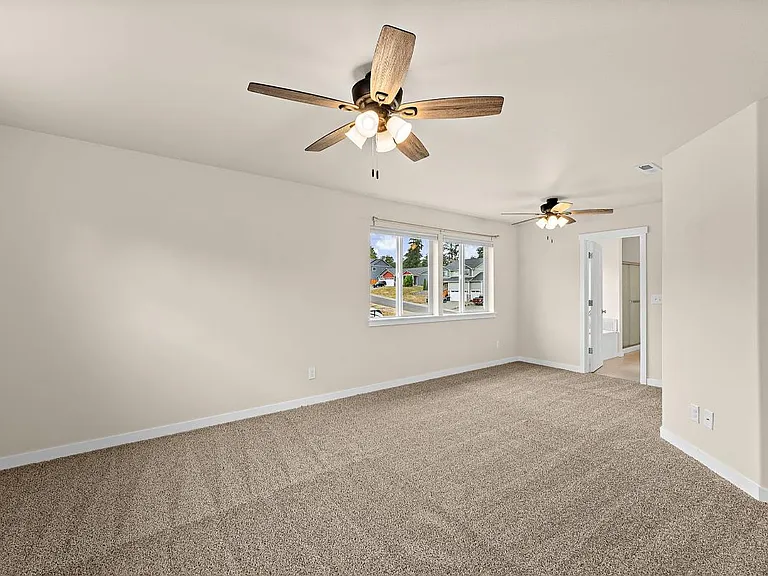 702 Hubbard Rd SE — Photo 26