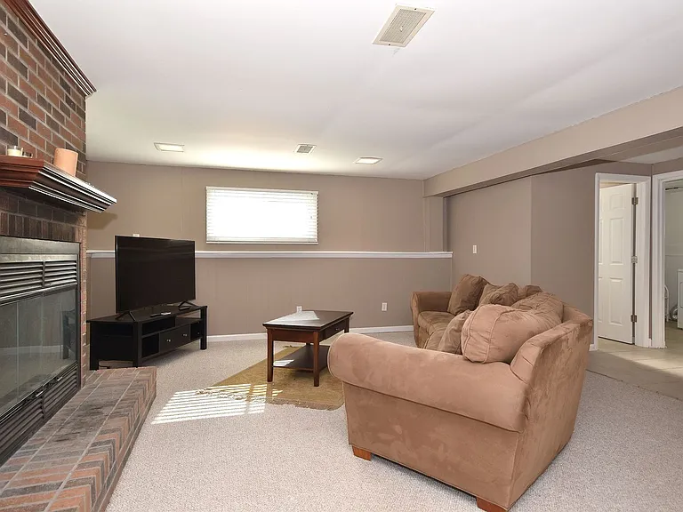 861 S Hawthorne Ave — Photo 26