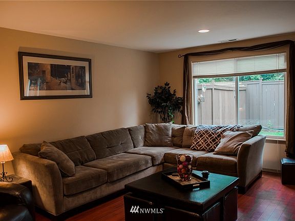 5th image of 8747 Wallingford Lane NE