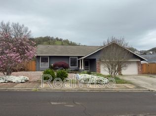 2240 NW Cabrillo Ct, Roseburg, OR 97471
