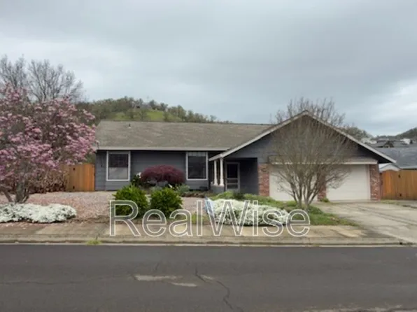 2240 NW Cabrillo Ct, Roseburg, OR 97471