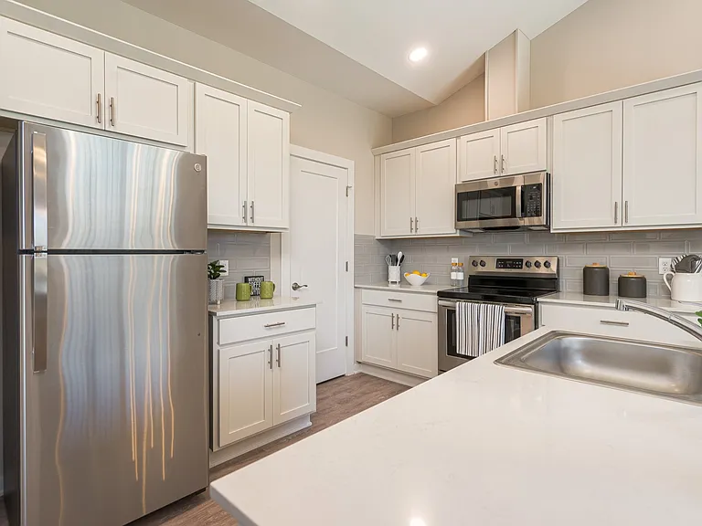 Filmore Place Apartments — Photo 26