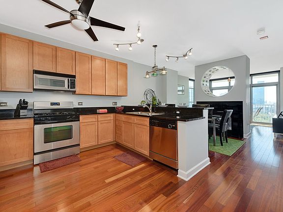 4th image of 1600 S Prairie Ave Unit 1508