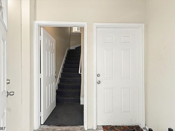 3rd image of 422 Jelliff Ave