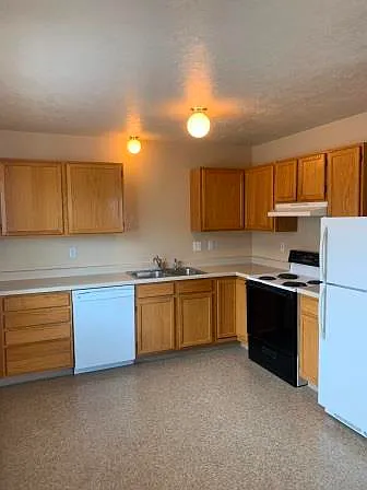 509 South Circle Dr — Photo 2