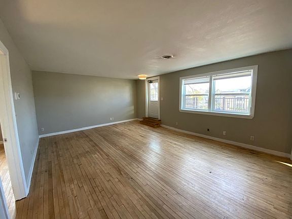 3rd image of 107 E Capitol Dr #9-B