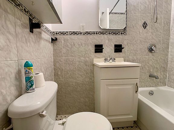 2nd image of 17 W 76th St APT 2D