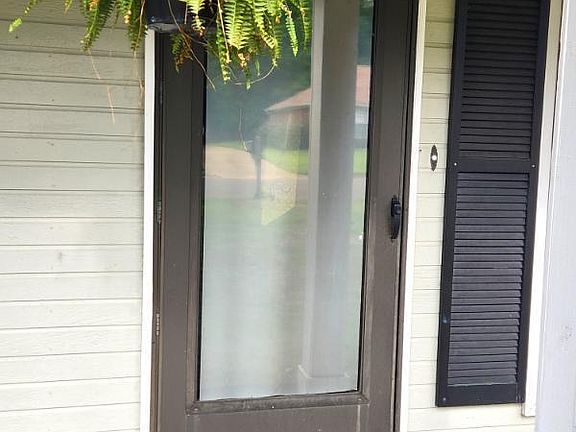 4th image of 906 Sycamore St