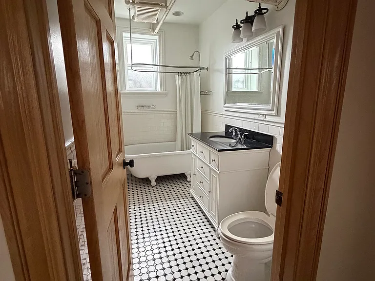 2611 N Albany Ave #BASEMENT — Photo 8