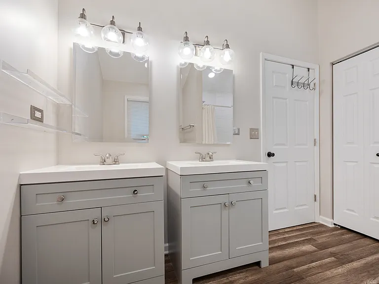 615 Chester Ct E — Photo 22