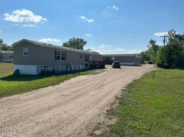 305 2nd Ave W, Watford City, ND 58831