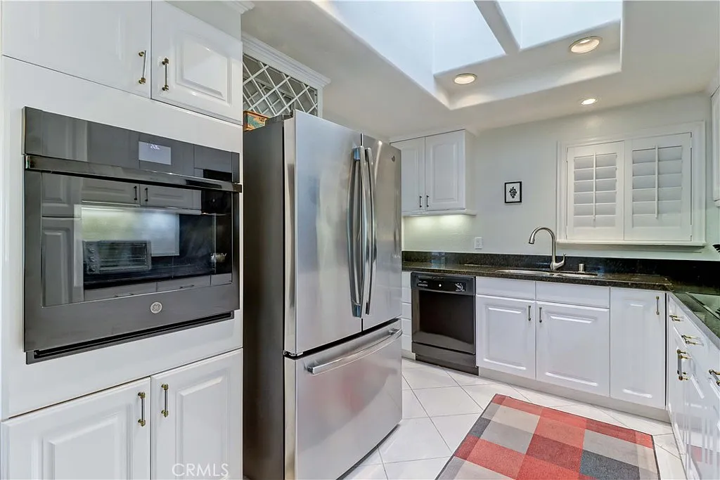 2 bed, 1057 sqft, $3,100 — Photo 4