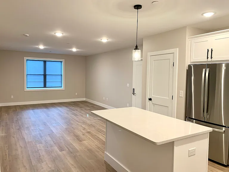 27 Franklin St #304 — Photo 2