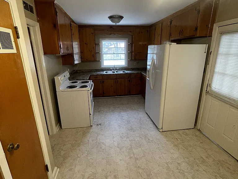 1430 Beaumont Dr — Photo 4
