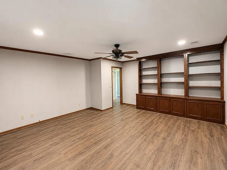 1915 Coventry Dr — Photo 13