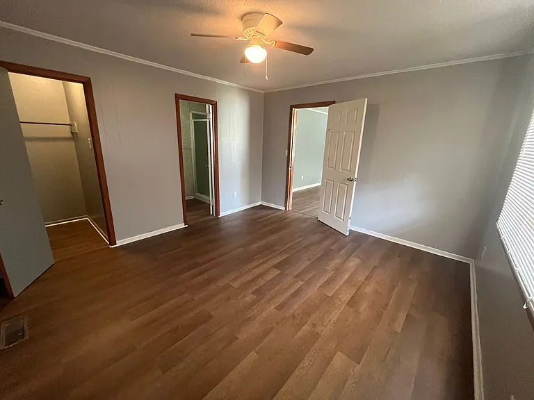 511 Bailey St — Photo 16