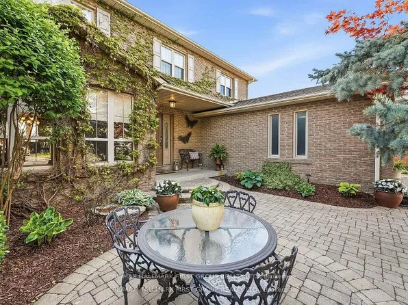 14 Ormandy Ct, Whitby, ON L1P 1E8