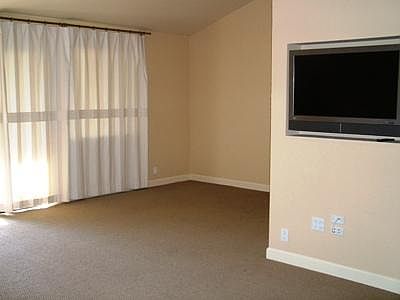 1st image of 27 Fairways Dr