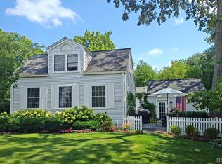2035 Willow Beach St, Keego Harbor, MI 48320