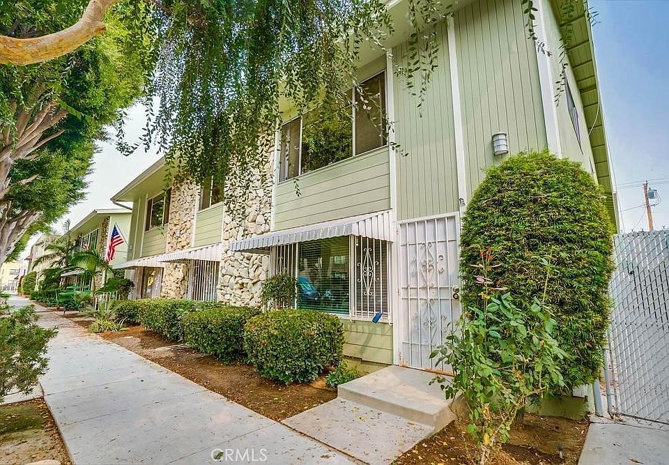 1st image of 939 E Appleton St APT 26