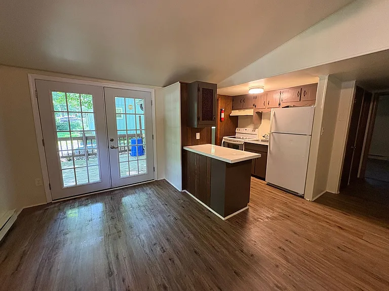 1513 Locust Ln — Photo 3