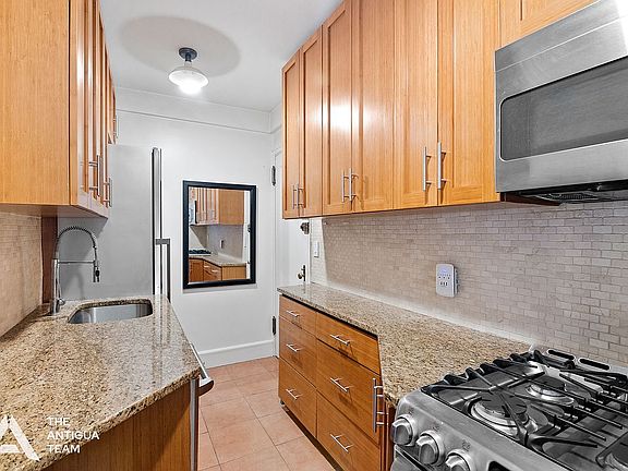 3rd image of 49 W 72nd St Front 2-C