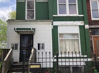 3227 W Walnut St, Chicago, IL 60624