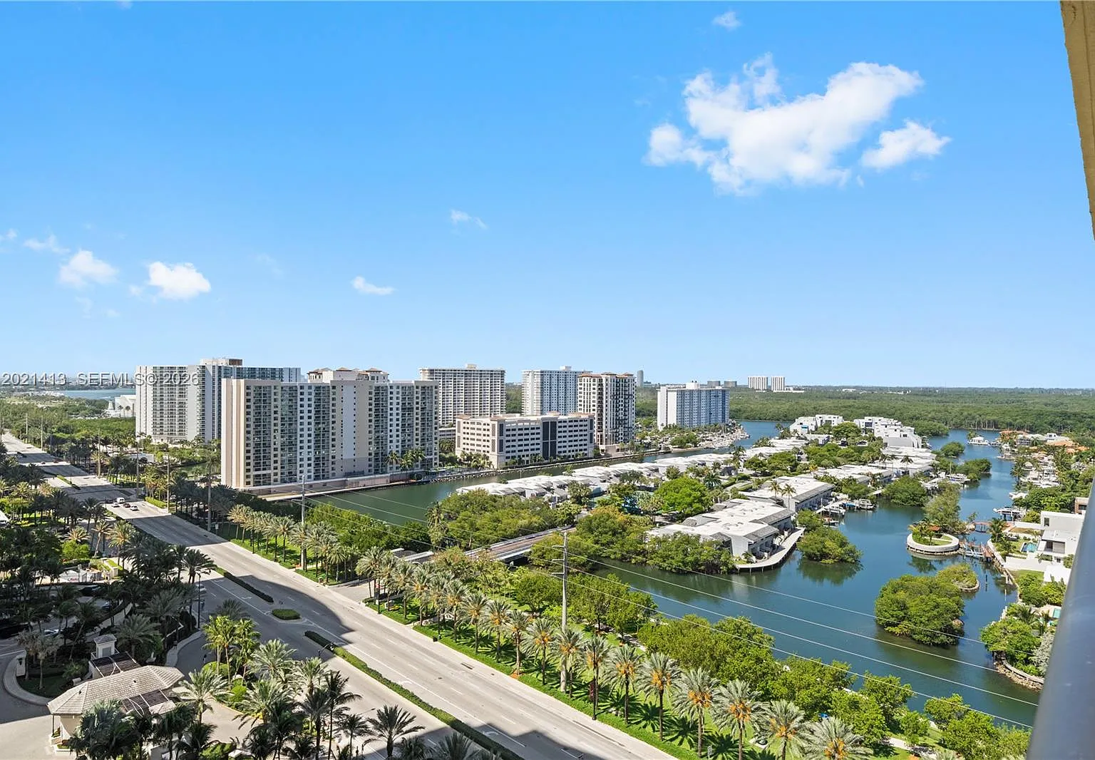 1 bed, 883 sqft, $4,300 — Photo 2