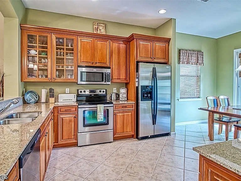 3460 Lakeview Isle Ct — Photo 16