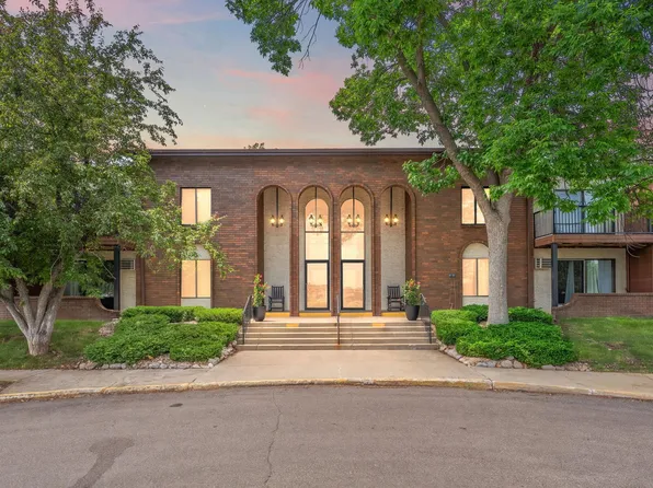 7330 York Ave S #1111, Edina, MN 55435